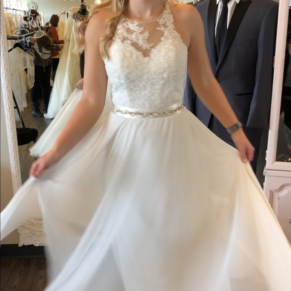 Size 6 Never been worn wedding dress - Picture 4 of 7